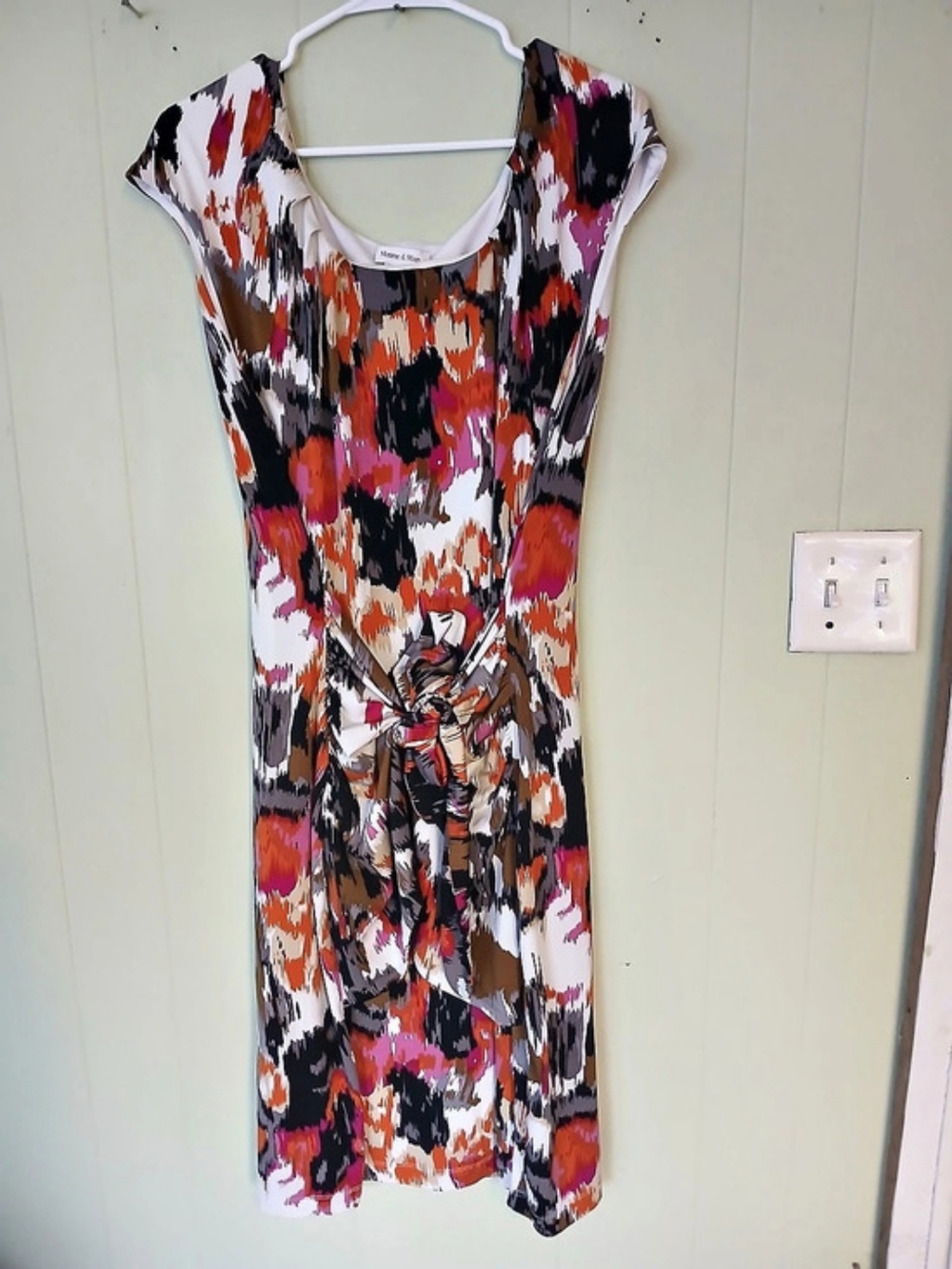 Monroe & Main Abstract Print Tie-Front Knee-length Dress
Size 2X
